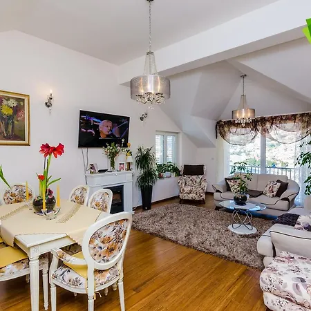 Klio Apartment *